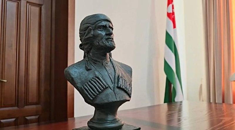 Новый памятник Тлабгану Кецба: комиссия выбрала лучший проект 🏛️✨ — памятник тлабгану кецба проект